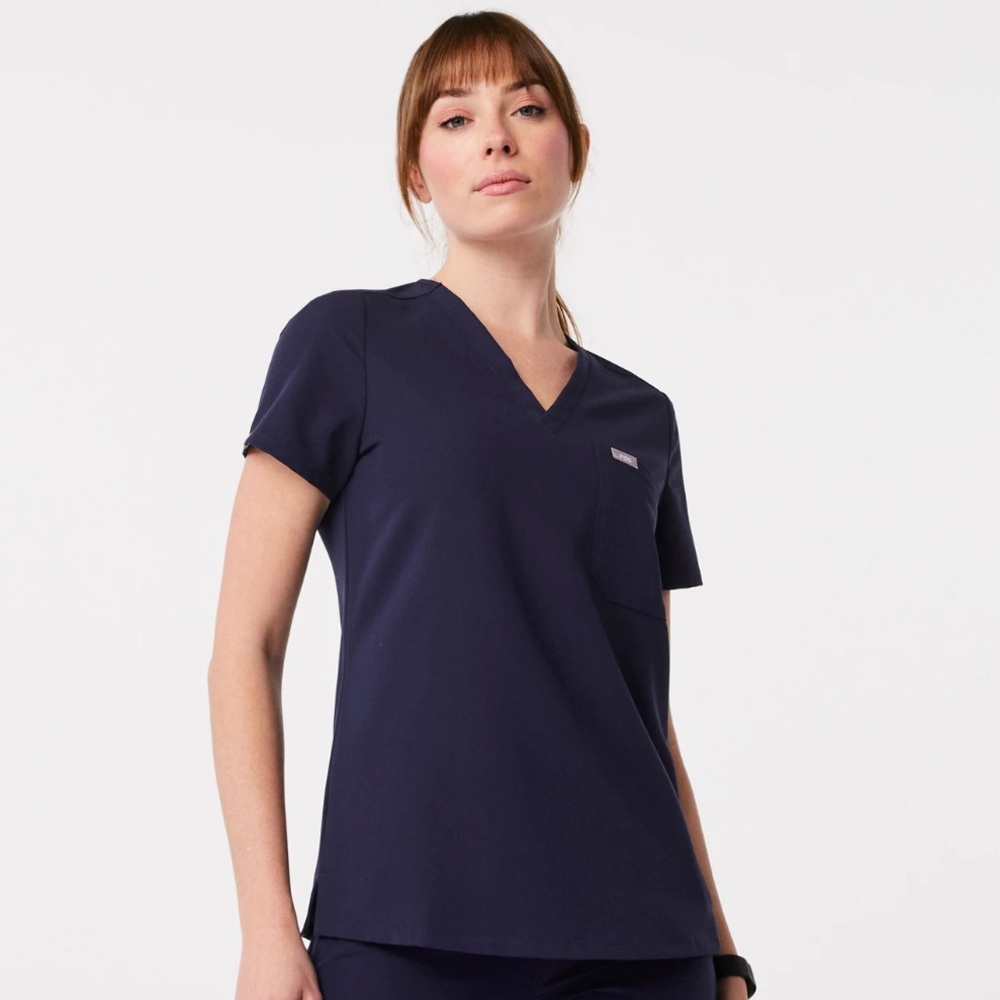 Figs Women’s Catarina One-Pocket Scrub Top Medium - Navy